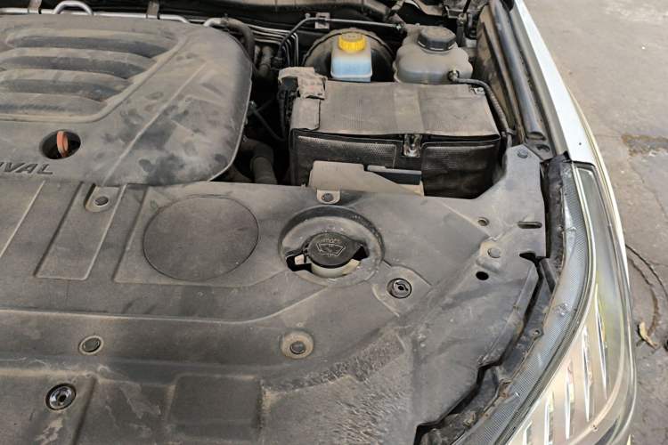 Used Haval H9 2020 2.0T Gasoline 4x4 Luxury 7-Seater Engine Bay Left