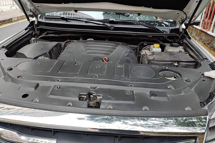 Used Haval H9 2020 2.0T Gasoline 4x4 Luxury 7-Seater Engine Bay