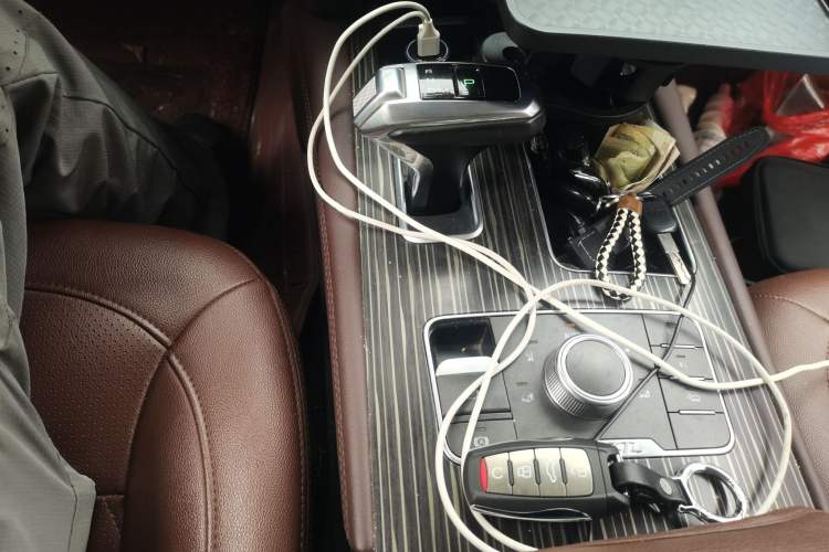 Used Haval H9 2020 2.0T Gasoline 4x4 Luxury 7-Seater Gear Lever