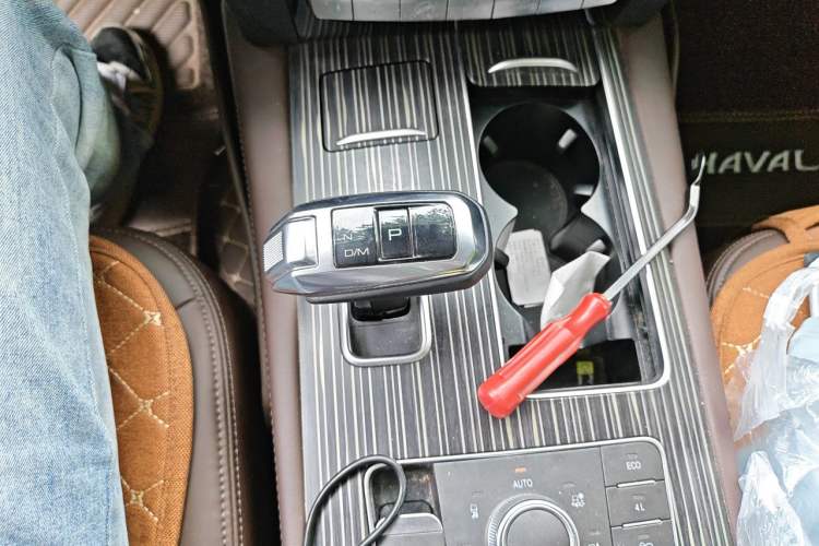 Used Haval H9 2020 2.0T Gasoline 4x4 Luxury 7-Seater Gear Lever