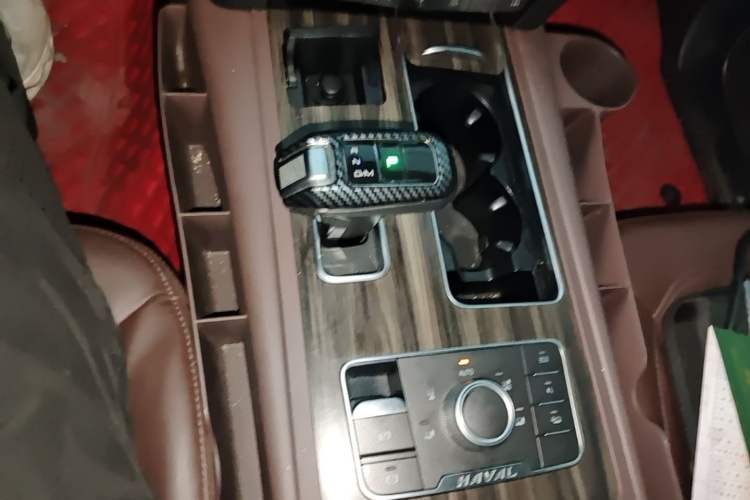 Used Haval H9 2020 2.0T Gasoline 4x4 Luxury 7-Seater Gear Lever