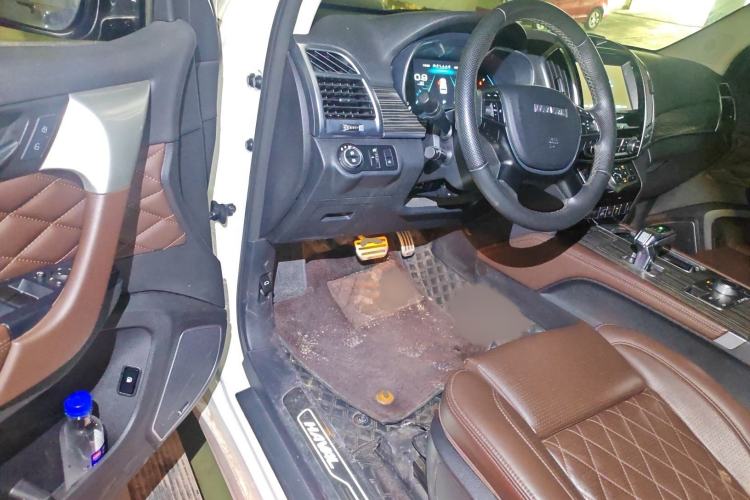 Used Haval H9 2020 2.0T Gasoline 4WD Premium Edition 5 Seats Interior 3