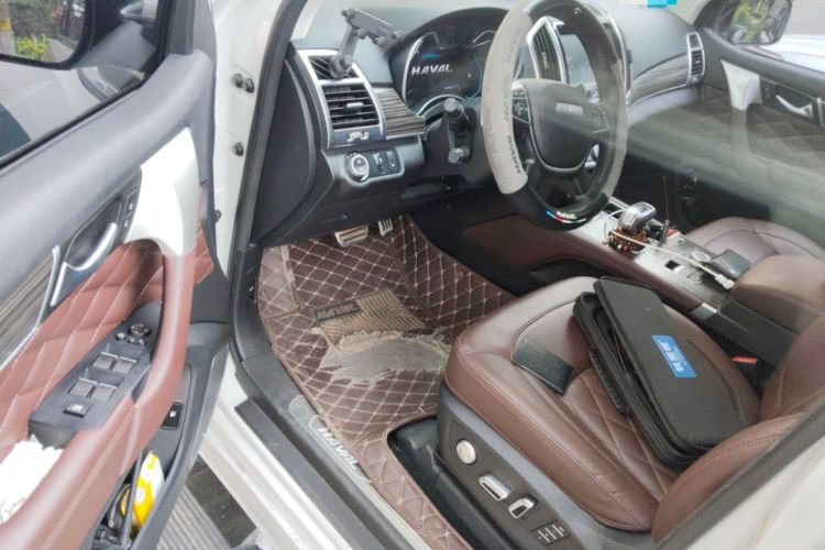 Used Haval H9 2020 2.0T Gasoline 4x4 Luxury 7-Seater Interior 3