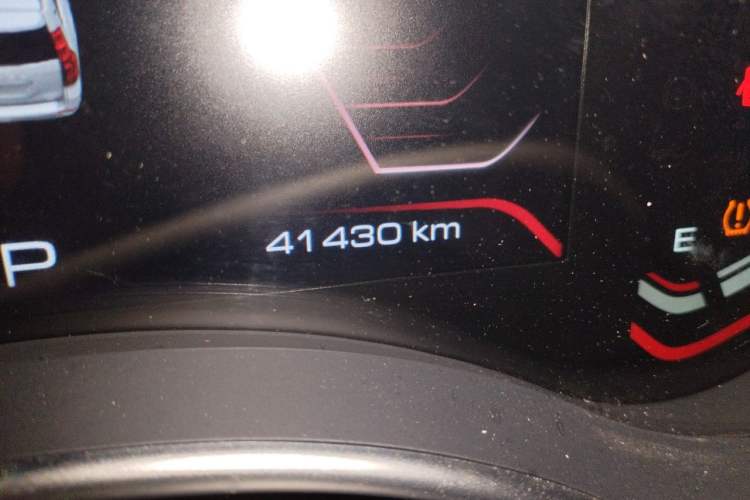 Used Haval H9 2020 2.0T Gasoline 4x4 Luxury 7-Seater Odometer Close Up