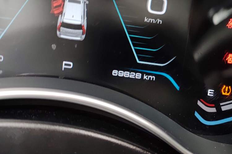 Used Haval H9 2020 2.0T Gasoline 4x4 Luxury 7-Seater Odometer Close Up