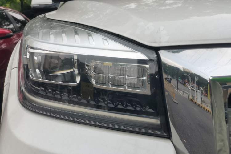 Used Haval H9 2020 2.0T Gasoline 4x4 Luxury 7-Seater Right Front Headlight