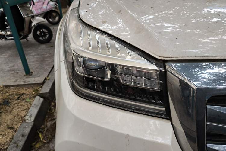 Used Haval H9 2020 2.0T Gasoline 4x4 Luxury 7-Seater Right Front Headlight
