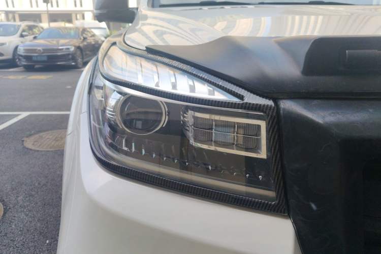 Used Haval H9 2020 2.0T Gasoline 4x4 Luxury 7-Seater Right Front Headlight