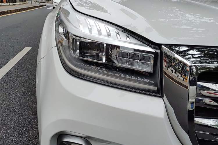 Used Haval H9 2020 2.0T Gasoline 4x4 Luxury 7-Seater Right Front Headlight