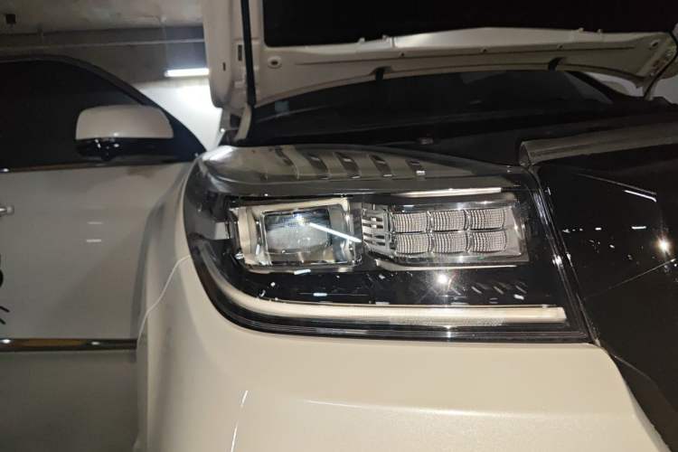 Used Haval H9 2020 2.0T Gasoline 4WD Premium Edition 5 Seats Right Front Headlight