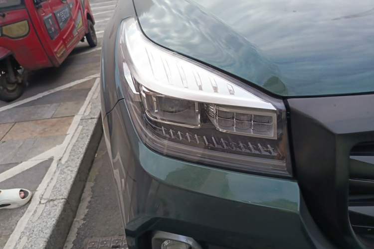 Used Haval H9 2020 2.0T Gasoline 4WD Premium Edition 5 Seats Right Front Headlight
