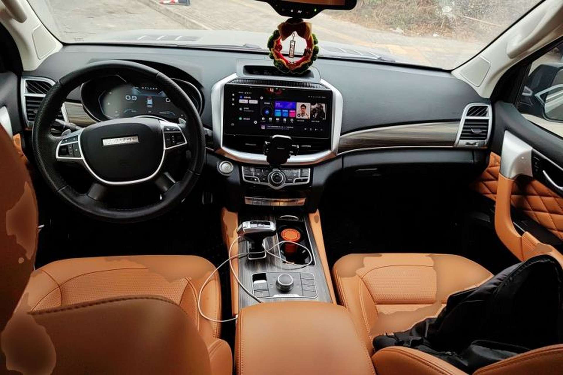 Used Haval H9 2022 2.0T Gasoline 4x4 Smart Enjoyment Version 5 Seats Center Console