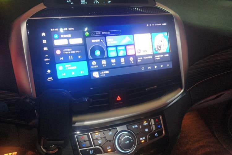 Used Haval H9 2022 2.0T Gasoline 4x4 Luxury 7-Seater Audio And AC Panel
