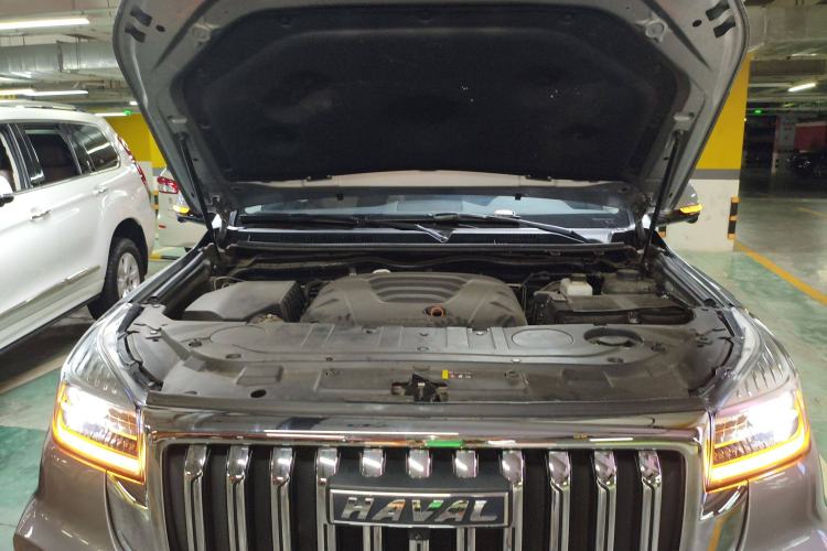 Used Haval H9 2022 2.0T Gasoline 4x4 Luxury 7-Seater Engine Bay