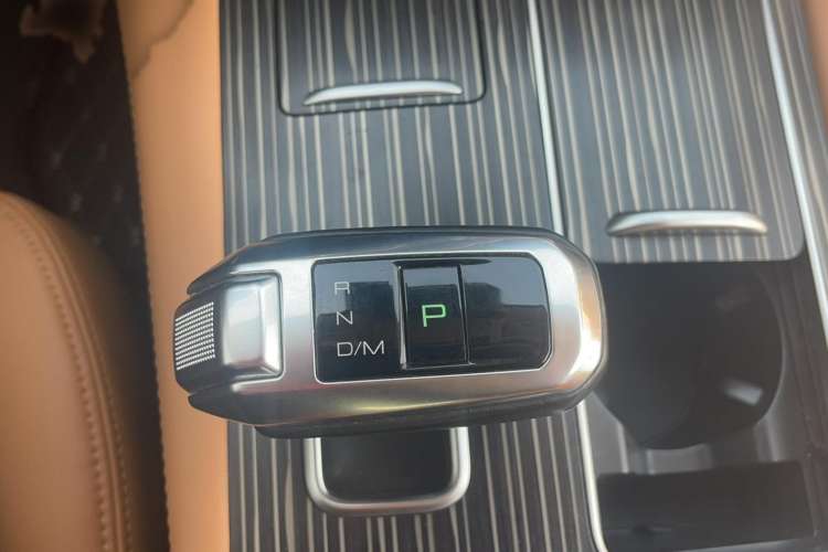 Used Haval H9 2022 2.0T Gasoline 4x4 Premium 5-Seater Gear Lever