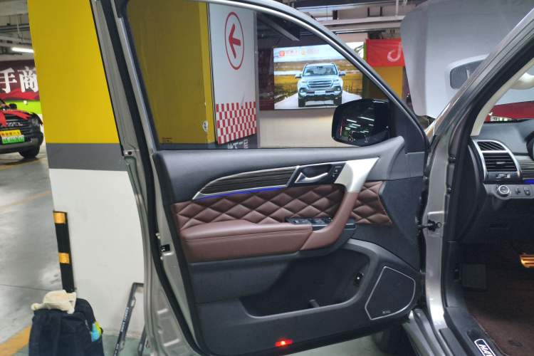 Used Haval H9 2022 2.0T Gasoline 4x4 Luxury 7-Seater Left Front Door Interior