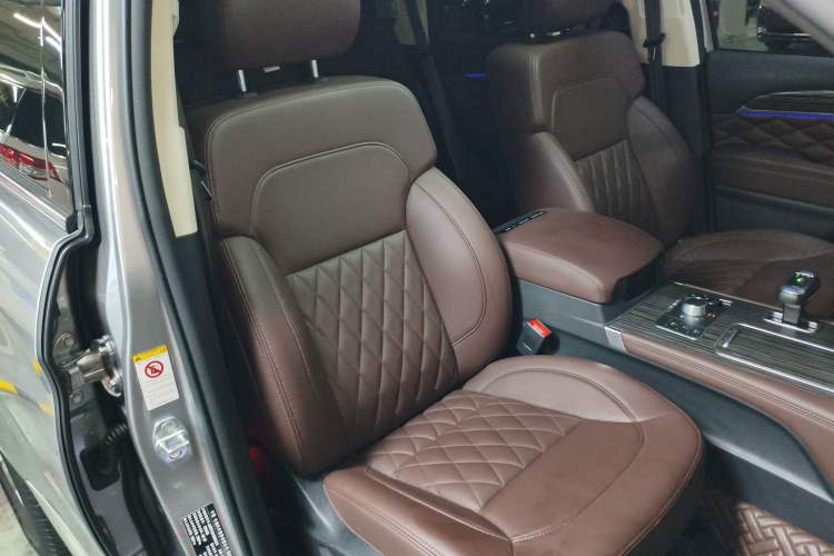 Used Haval H9 2022 2.0T Gasoline 4x4 Luxury 7-Seater Right Front Seat