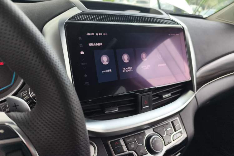 Used Haval H9 2022 2.0T Gasoline 4x4 Smart Enjoyment Version 5 Seats Audio And AC Panel