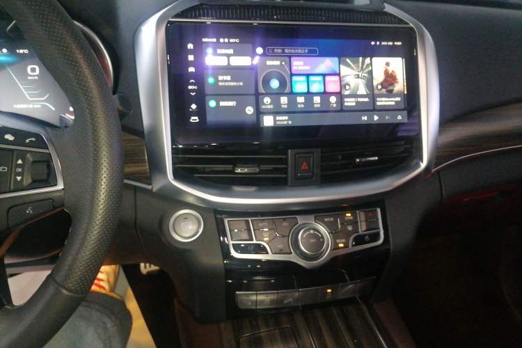 Used Haval H9 2022 2.0T Gasoline 4x4 Smart Enjoyment Version 5 Seats Audio And AC Panel