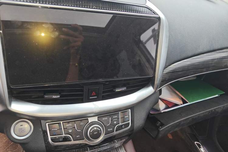 Used Haval H9 2022 2.0T Gasoline 4x4 Luxury 7-Seater Audio And AC Panel