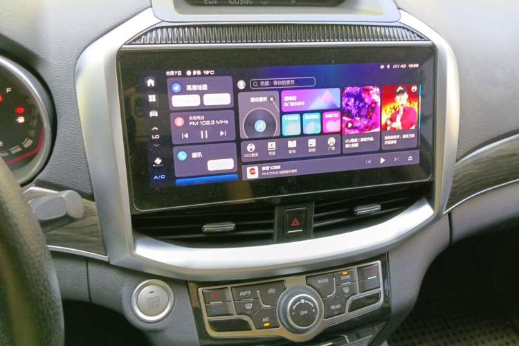 Used Haval H9 2022 2.0T Gasoline 4x4 Elite Model 5 Seats Audio And AC Panel