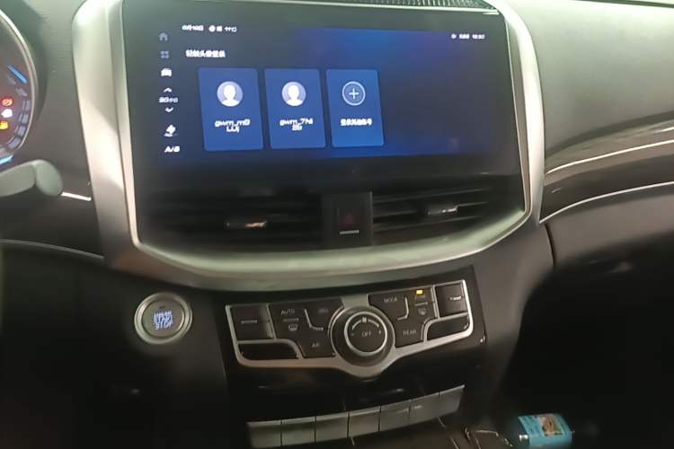 Used Haval H9 2022 2.0T Gasoline 4x4 Elite Model 5 Seats Audio And AC Panel