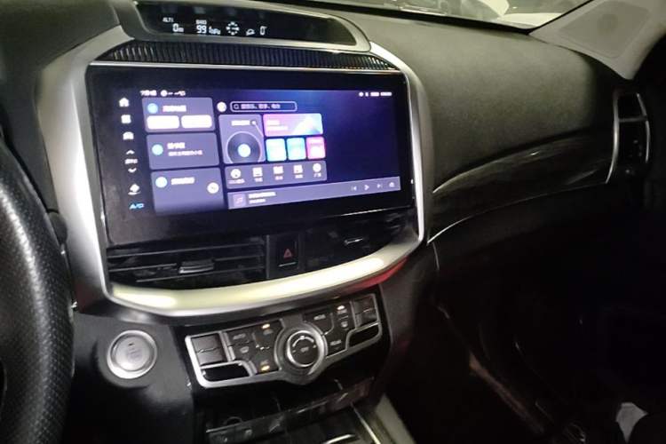Used Haval H9 2022 2.0T Gasoline 4x4 Elite Model 5 Seats Audio And AC Panel