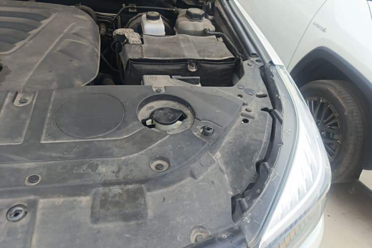 Used Haval H9 2022 2.0T Gasoline 4x4 Premium 5-Seater Engine Bay Left