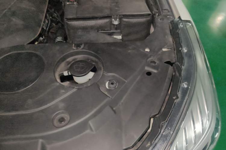 Used Haval H9 2022 2.0T Gasoline 4x4 Premium 5-Seater Engine Bay Left