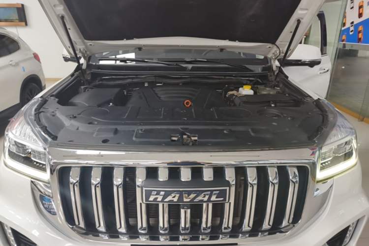Used Haval H9 2022 2.0T Gasoline 4x4 Luxury 7-Seater Engine Bay