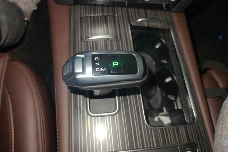 Used Haval H9 2022 2.0T Gasoline 4x4 Premium 5-Seater Gear Lever