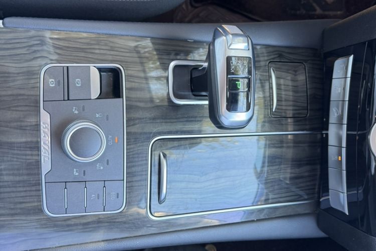 Used Haval H9 2022 2.0T Gasoline 4x4 Elite Model 5 Seats Gear Lever