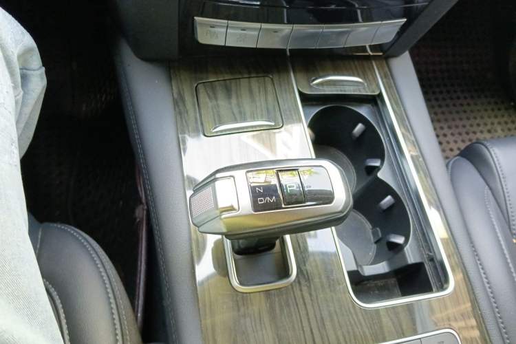 Used Haval H9 2022 2.0T Gasoline 4x4 Elite Model 5 Seats Gear Lever