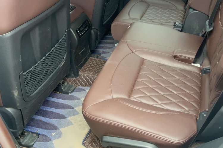 Used Haval H9 2022 2.0T Gasoline 4x4 Luxury 7-Seater Interior 1