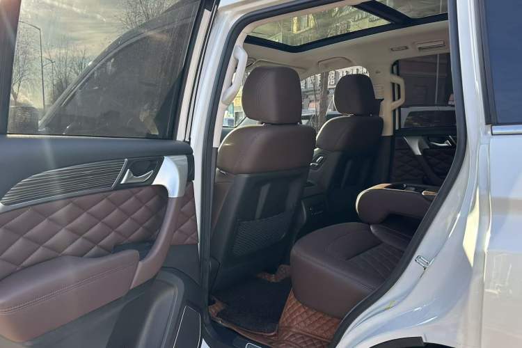 Used Haval H9 2022 2.0T Gasoline 4x4 Premium 5-Seater Interior 7