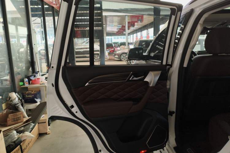 Used Haval H9 2022 2.0T Gasoline 4x4 Smart Enjoyment Version 5 Seats Left Rear Door Interior