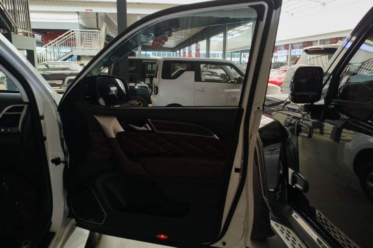 Used Haval H9 2022 2.0T Gasoline 4x4 Smart Enjoyment Version 5 Seats Right Front Door Interior