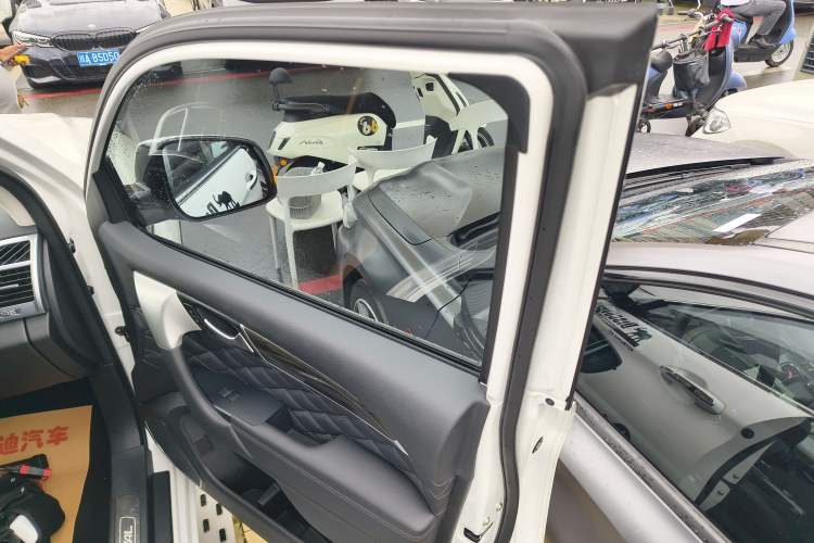 Used Haval H9 2022 2.0T Gasoline 4x4 Comfort Version 7 Seats Right Front Door Interior