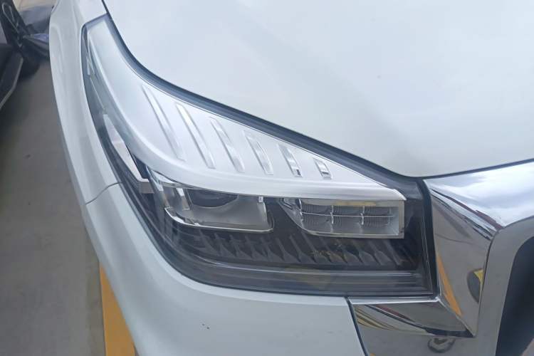 Used Haval H9 2022 2.0T Gasoline 4x4 Premium 5-Seater Right Front Headlight