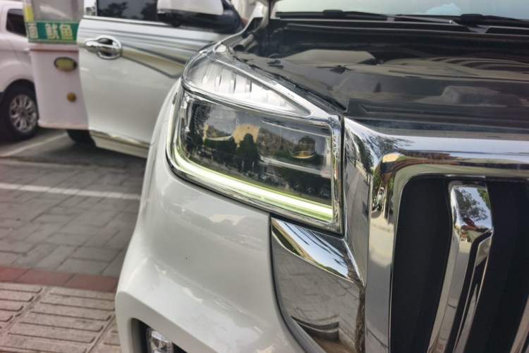 Used Haval H9 2022 2.0T Gasoline 4x4 Luxury 7-Seater Right Front Headlight
