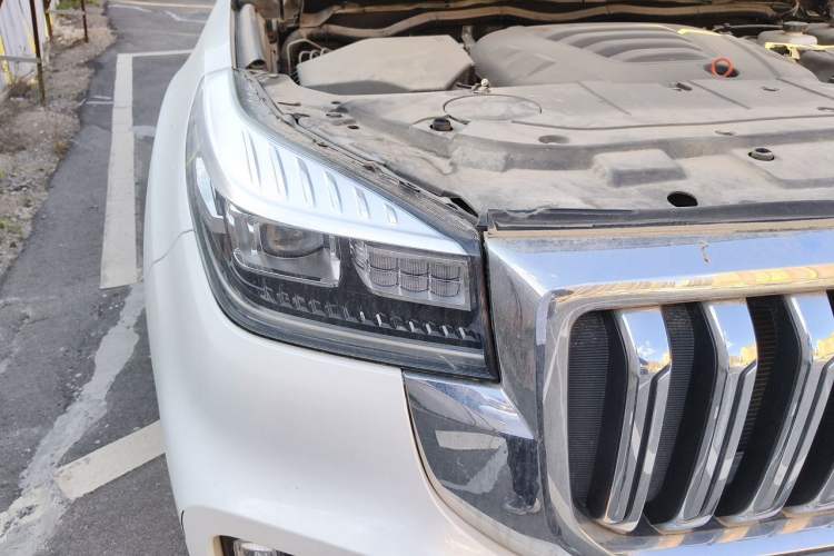 Used Haval H9 2022 2.0T Gasoline All-Wheel-Drive Versatile 5-Seater Right Front Headlight