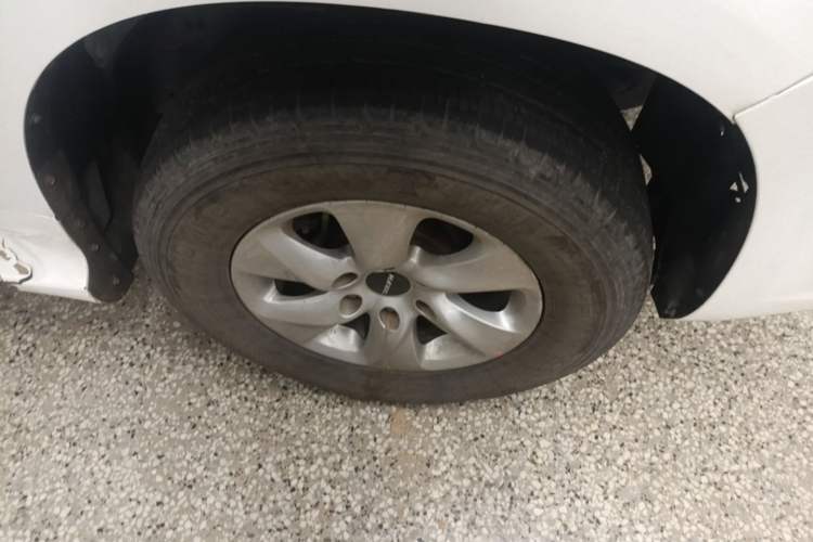 Used Haval H9 2022 2.0T Gasoline 4x4 Elite Model 5 Seats Right Front Wheel Hub