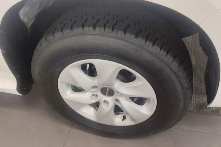 Used Haval H9 2022 2.0T Gasoline 4x4 Elite Model 5 Seats Right Front Wheel Hub