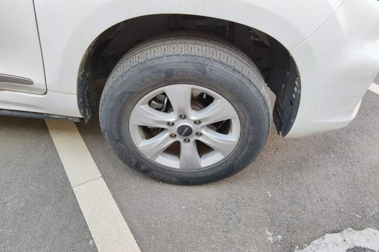 Used Haval H9 2022 2.0T Gasoline All-Wheel-Drive Versatile 5-Seater Right Front Wheel Hub