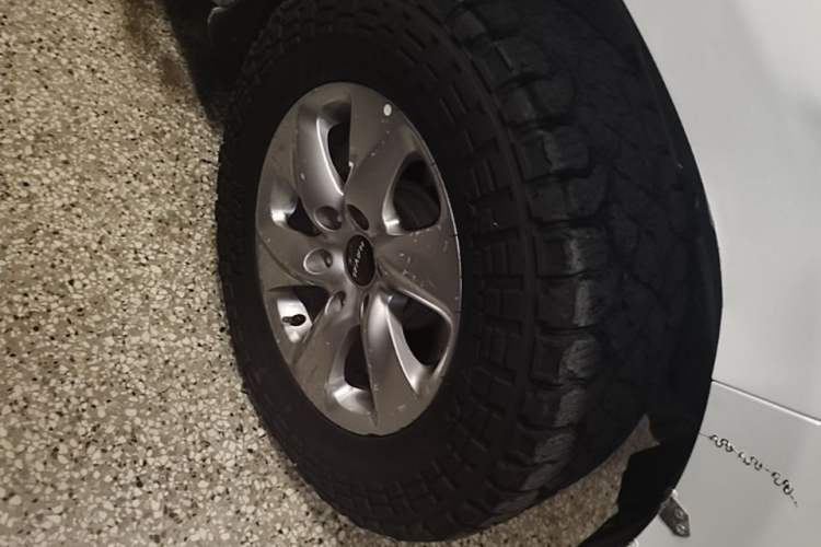 Used Haval H9 2022 2.0T Gasoline 4x4 Elite Model 5 Seats Right Front Wheel Hub