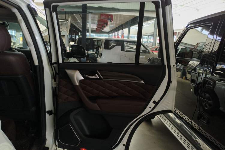 Used Haval H9 2022 2.0T Gasoline 4x4 Smart Enjoyment Version 5 Seats Right Rear Door Interior