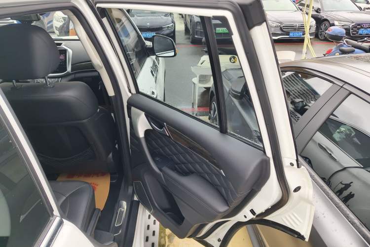 Used Haval H9 2022 2.0T Gasoline 4x4 Comfort Version 7 Seats Right Rear Door Interior