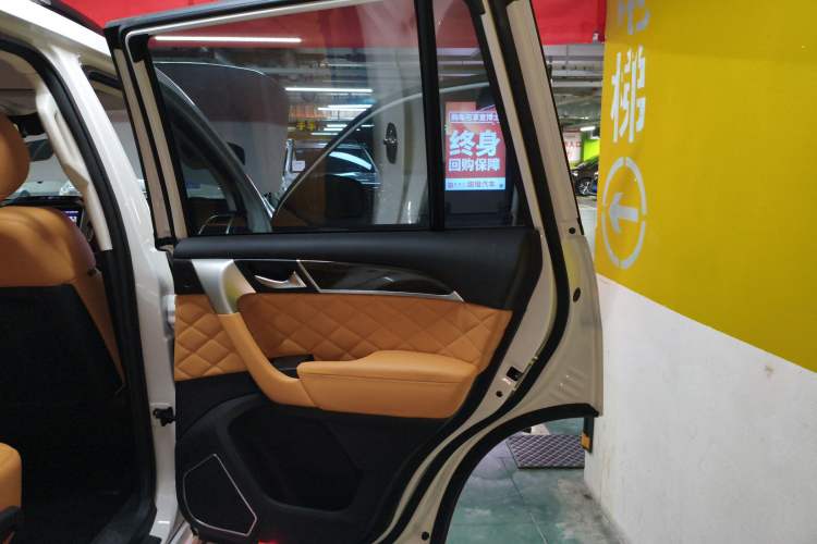 Used Haval H9 2022 2.0T Gasoline 4x4 Elite Model 5 Seats Right Rear Door Interior