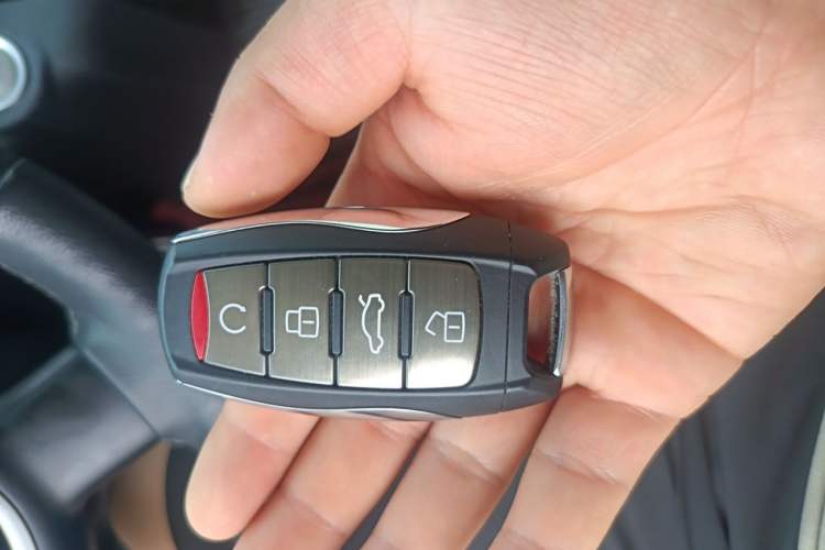 Used Haval H9 2022 2.0T Gasoline 4x4 Premium 5-Seater Vehicle Key