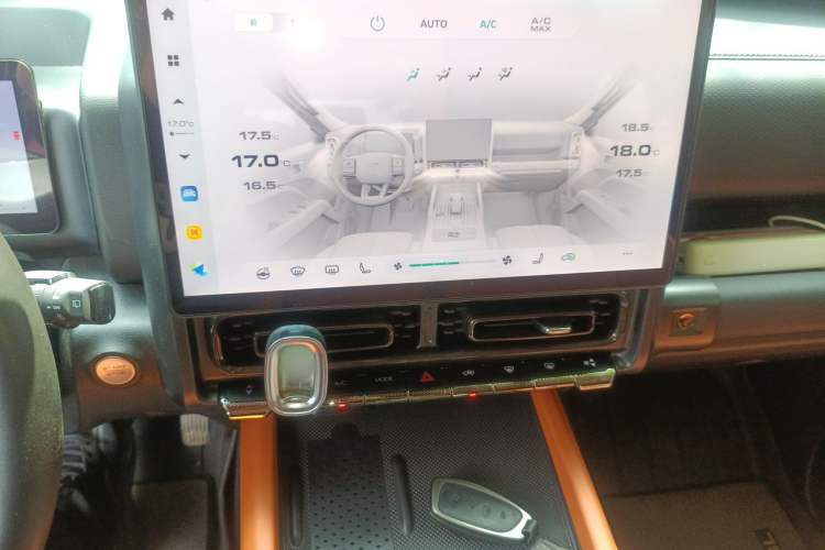 Used Haval H9 2024 2.0T Gasoline All-Wheel-Drive Extreme Edition Audio And AC Panel